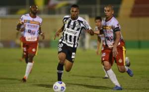 No Santos, Diniz reclama do campo ruim, mas reconhece atuação frustrante