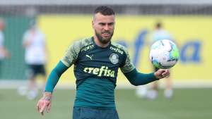 Em boa fase no Brasileirão, Fortaleza negocia chegada de meia do Palmeiras por empréstimo