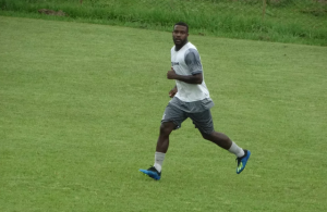 Série B: Confiança contrata lateral-esquerdo com passagens pelo futebol carioca