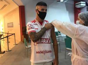 Série D: Luizinho, do Sergipe, recebeu primeira dose de vacina e convocou jovens para a vacinação