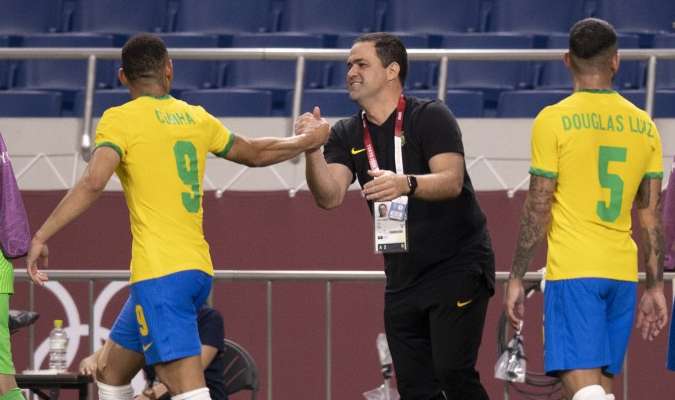 Seleção brasileira: Pressionado, Tite chama seis campeões olímpicos