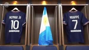 PSG posta bandeira da Argentina entre Neymar e Mbappé; Messi ficará sem a camisa 10