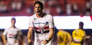 Deu tempo! São Paulo oficializa retorno do atacante argentino Calleri após cinco anos
