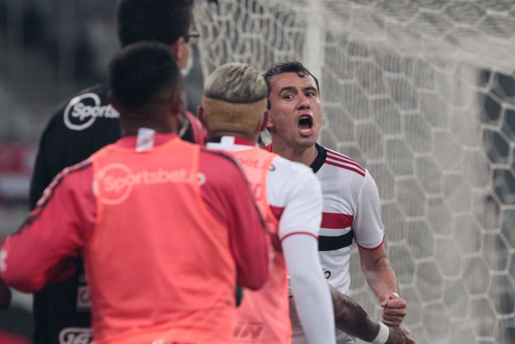 Decisivo em Curitiba, Pablo diz que se sentiu em casa e prevê reação do São Paulo