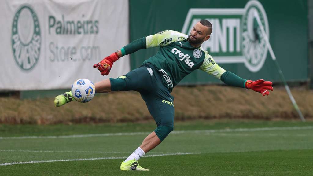 Palmeiras faz treino tático antes de duelo pela liderança