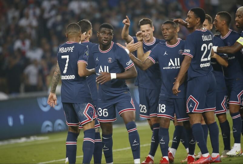 FRANCÊS: Sob olhares de Messi, PSG vence o Strasbourg em clima de festa em Paris