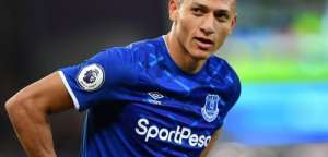 Técnico do Everton nega saída de Richarlison ao PSG: 'Não consideramos vendê-lo'