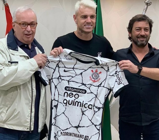 Roger Guedes tem nome publicado no BID e já pode estrear pelo Corinthians