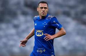 Série B: Volante do Cruzeiro cobra explicações do prefeito atleticano de BH: 