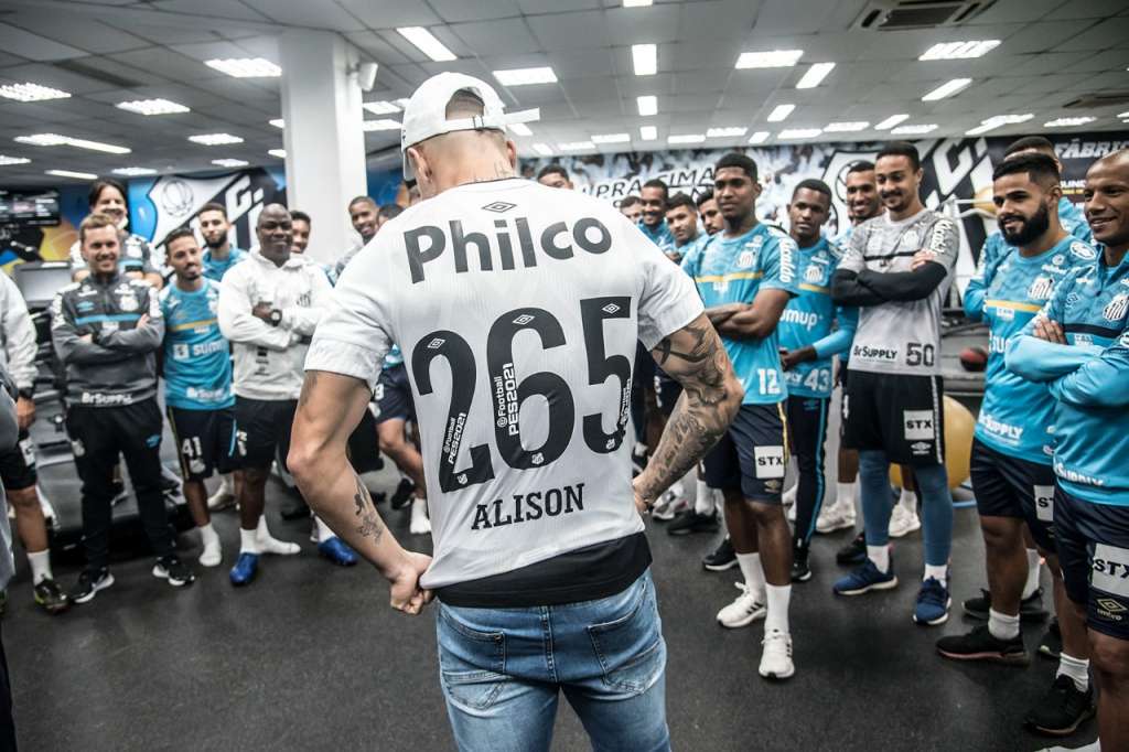 Santos oficializa saída e volante encerra passagem de 17 anos pelo clube