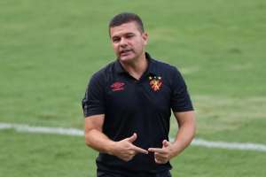 Reviravolta! Em comum acordo com treinador, Sport comunica saída de Umberto Louzer após bancar permanência