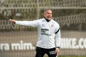 Para Sylvinho, Corinthians fez 1º tempo apático contra Flamengo: 'Atuação ruim'