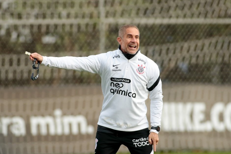 Para Sylvinho, Corinthians fez 1º tempo apático contra Flamengo: ‘Atuação ruim’