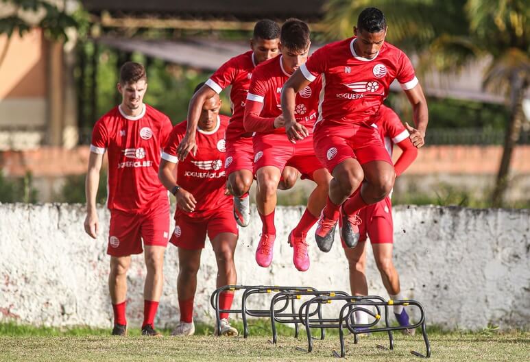 Série B: Novo treinador vê Náutico com time para brigar pelo acesso