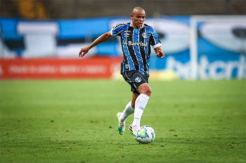 No fim da janela de transferências, Grêmio recebe oferta de R$ 74 milhões por lateral