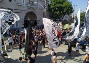 Série B: Torcida protesta no dia do aniversário do Vasco: 