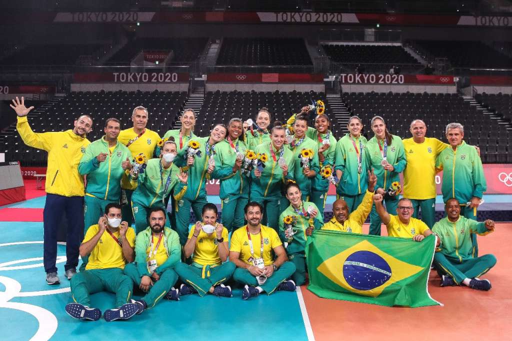 Brasil perde dos EUA e fica com a prata no vôlei feminino na Olimpíada de Tóquio