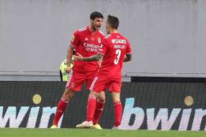 PORTUGUÊS: Benfica vence mais uma e mantém 100% de aproveitamento