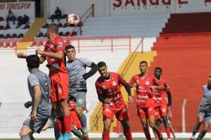 Copa Paulista: Torcida do Comercial cobra elenco antes do clássico