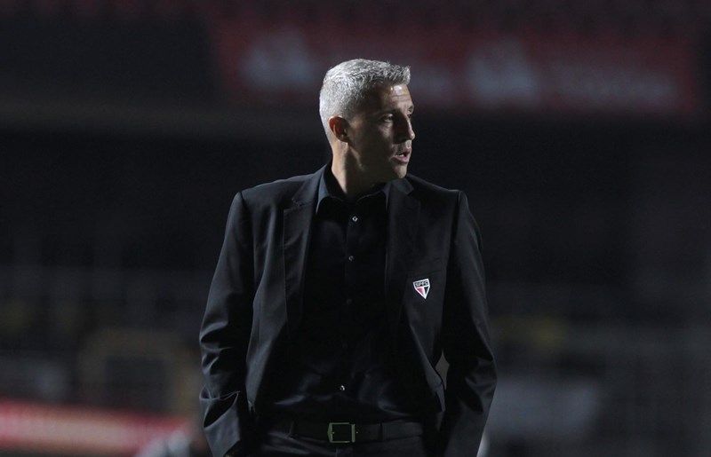 Crespo pede cuidado com ‘pensamentos individuais’ e mira vaga na Libertadores