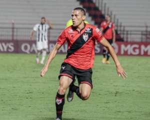 Sem João Paulo e Zé Roberto, Atlético-GO que reencontra a vitória no Brasileirão