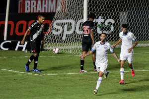 Avaí 3 x 1 Vasco - Leão da Ilha encosta no G4 e amplia crise na Colina!