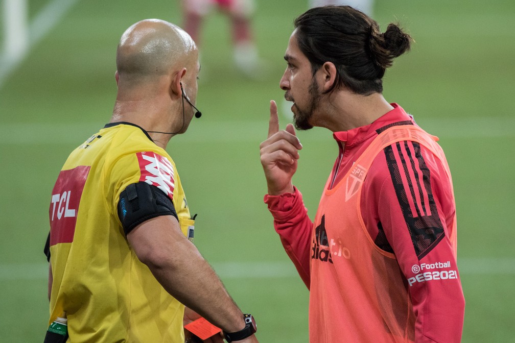 Benítez é punido pelo STJD e desfalca São Paulo no Brasileirão