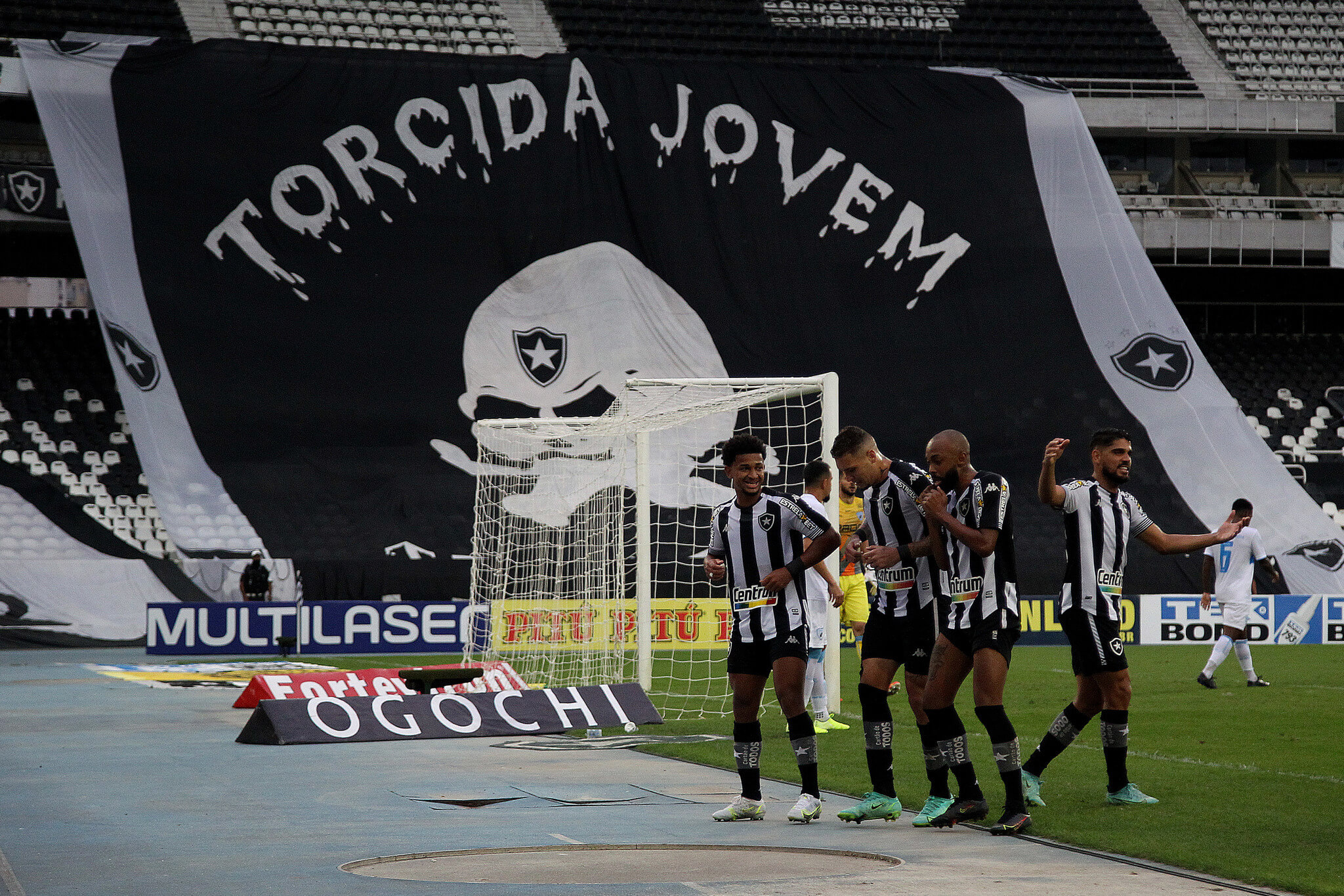 CHANCES DE ACESSO: Líder fica perto da Série A, Botafogo vai a 80% e Guarani segue firme na briga