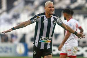 Rafael Navarro faz dois, comemora vitória e mira acesso do Botafogo na Série B