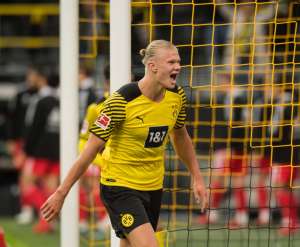 ALEMÃO: Haaland marca duas vezes, garante vitória e tem mais gols que jogos pelo Dortmund