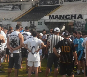Copa Paulista: Na véspera do Come-Fogo, torcida do Comercial vai no treino para conversar com jogadores