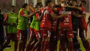 Confiança 1 x 2 CRB - Galo chega a 11 jogos de invencibilidade, afunda rival e acirra briga pela liderança da Série B