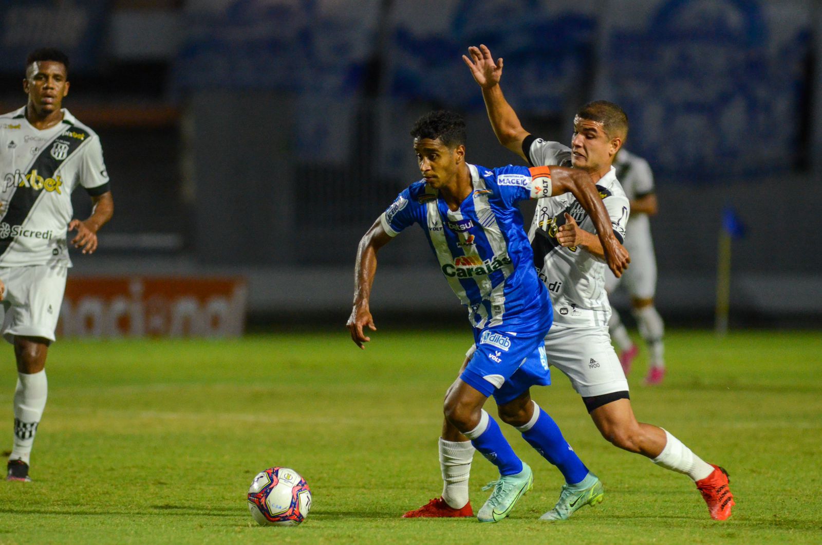 CSA 2 x 1 Ponte Preta – VAR complica e Macaca perde com gol aos 51′ do segundo tempo