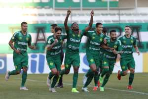 Com jogadores experientes e bagagem internacional Cuiabá deslancha no Brasileiro