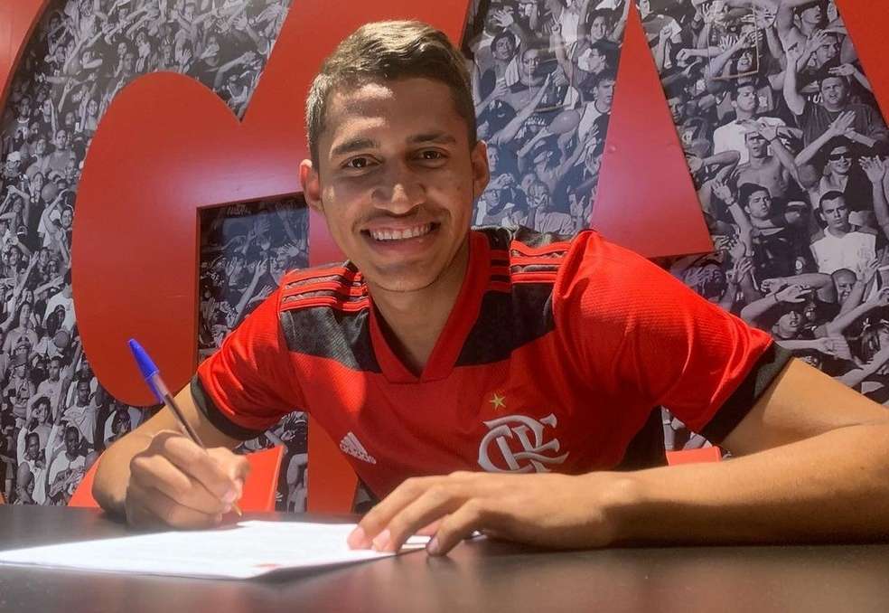 Flamengo acerta com jovem promessa do futebol colombiano