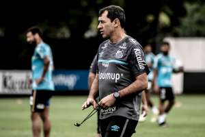 Com Camacho e volta de Madson, Carille deve repetir Santos titular do clássico