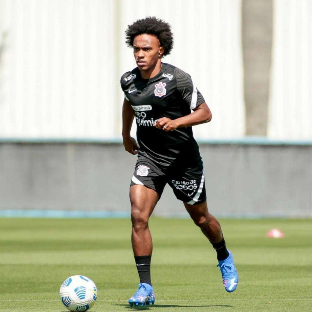 Após trabalhos físicos, William faz primeiro treino com o grupo no Corinthians