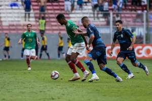 Série B: Árbitro relata expulsão, socos e gás de pimenta em confusão entre jogadores de Cruzeiro e CSA