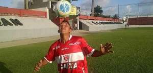 Red Bull Bragantino acerta com zagueiro do CRB e negocia com atleta da Chapecoense