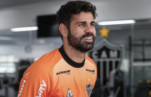 Atacante do Atlético-MG é alvo da Polícia Federal em operação sobre casa de aposta