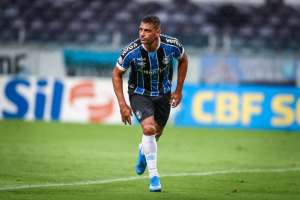 Diego Souza cutuca a arbitragem, mas avisa: 