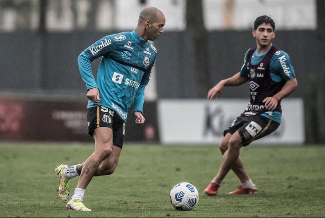 Santos repudia ataque a Diego Tardelli: ‘Bandidos travestidos de torcedores’; jogador registra B.O.