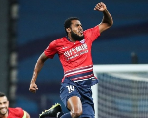 Clube da Série A tem interesse em Marcelo Cirino, que rescindiu seu contrato na China