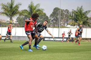 Estreias de Willian e Roger Guedes contra o Juventude seguem indefinidas no Corinthians