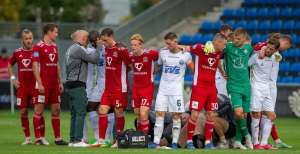 Novo drama!! Jogador sofre mal súbito dentro de campo e partida é suspensa na Dinamarca