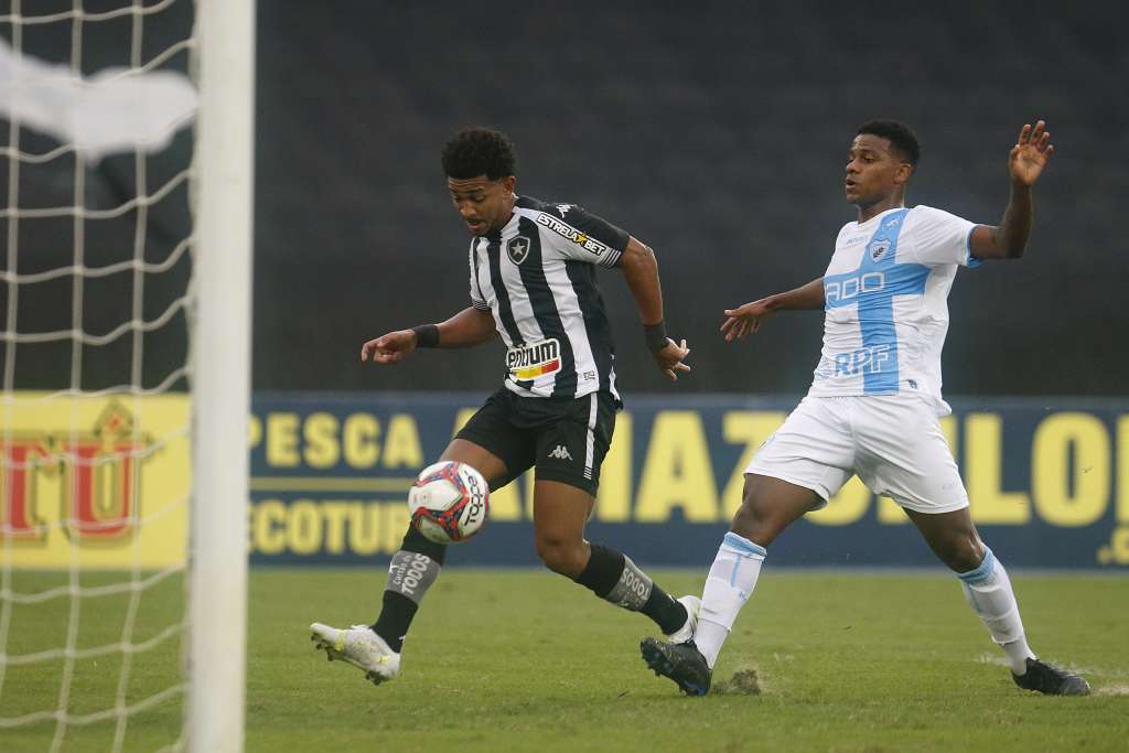 Botafogo 4 x 0 Londrina – Com um a mais, Fogão goleia e se consolida no G4