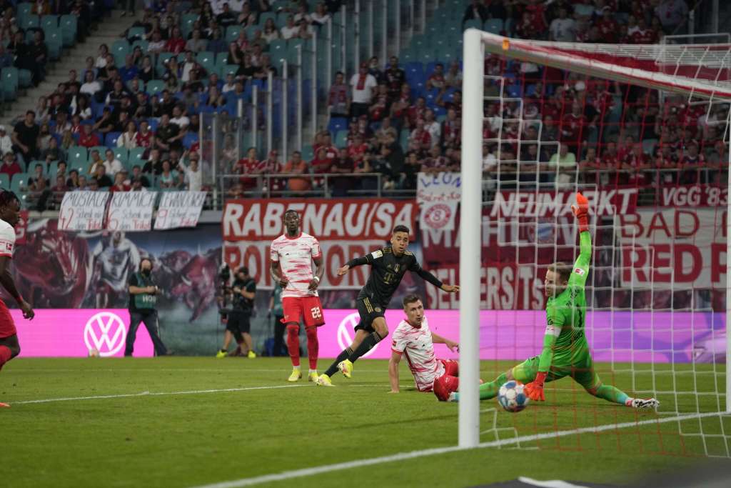 ALEMÃO: Lewandowski marca, fica perto de novo recorde e ajuda Bayern a golear RB Leipzig 2 E BmaZuX0AAwwNY 1