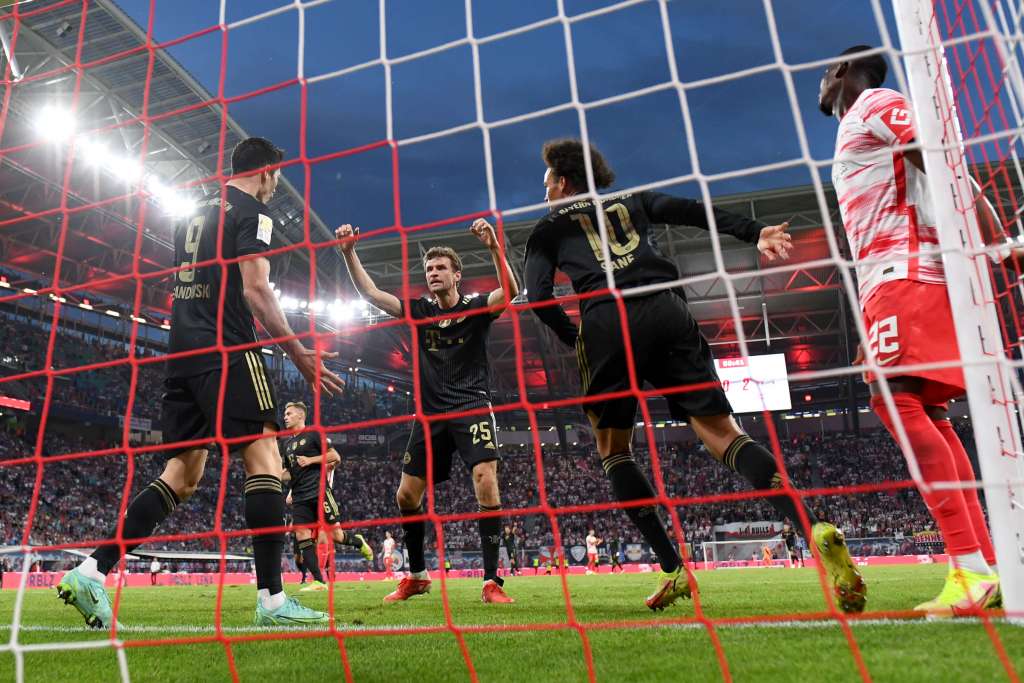 ALEMÃO: Lewandowski marca, fica perto de novo recorde e ajuda Bayern a golear RB Leipzig