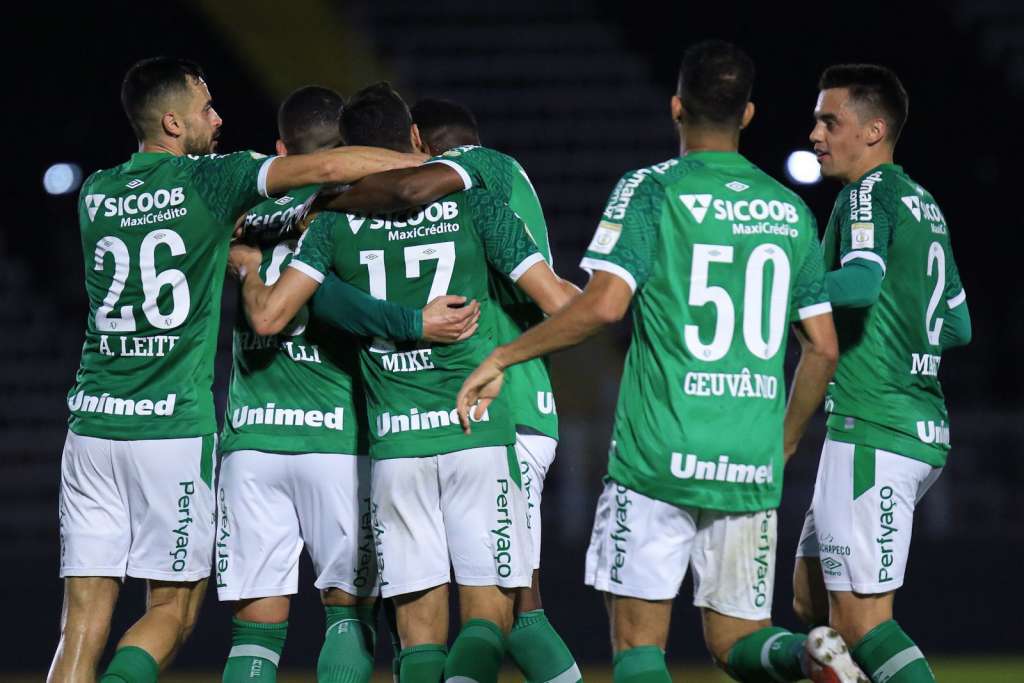 RB Bragantino 1 x 2 Chapecoense – Chape vence a 1ª no Brasileirão com gol aos 49′ do 2T