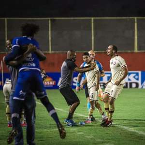 Série C: Auxiliar do Jacuipense-BA destaca entrega do elenco e foca na permanência: 'É um primeiro passo'